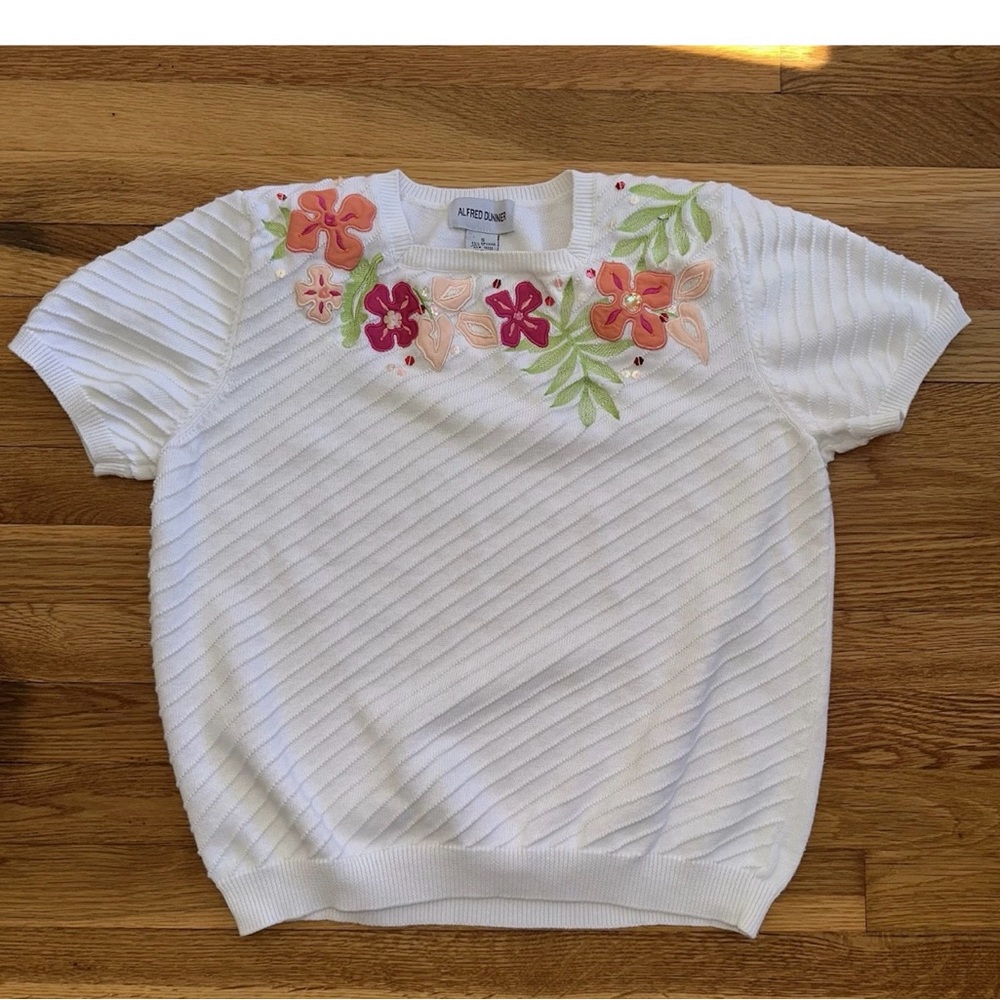 Alfred Dunner Women’s Small White Floral Embroidery Sequin Textured Knit Top
